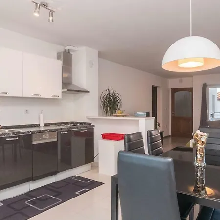 Cozy Apartman بولا