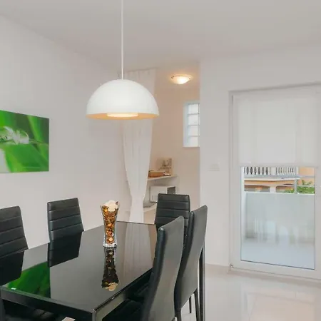 Cozy Apartman بولا